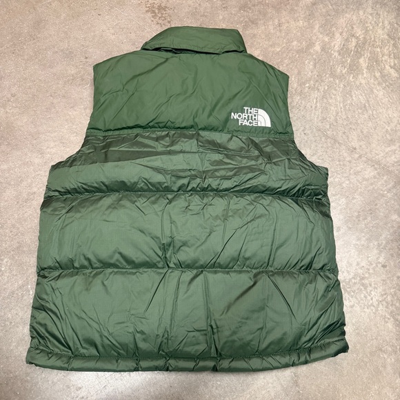 the north face women's 96 Retro Nuptse vest in pine needle - Picture 2 of 6